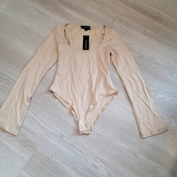 NEW TOIT VOLANT Deep Scoop Nude Bodysuit size Medium - Picture 3 of 17
